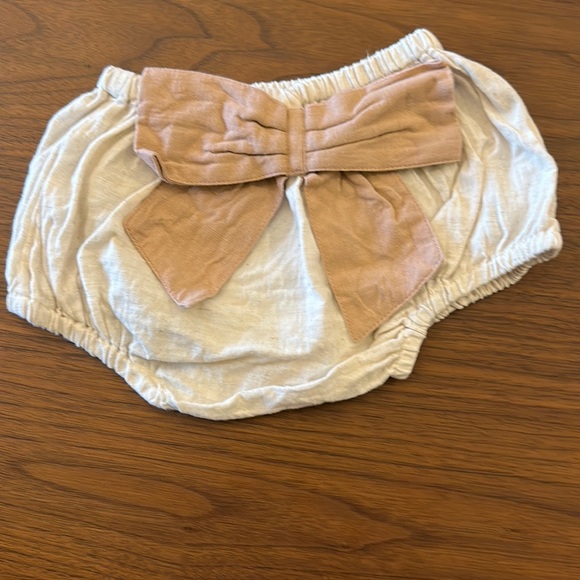 9-12 month shorts/bloomers in cream and dusty pink - Picture 1 of 1